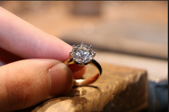 How can I find a good Custom Engagement Rings Designer In Melbourne